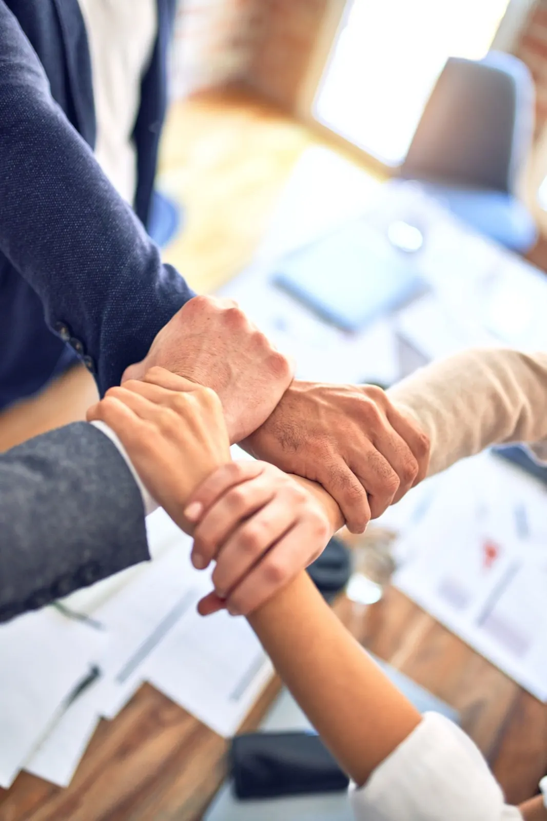 Handschlag zwischen Berater und Mandant